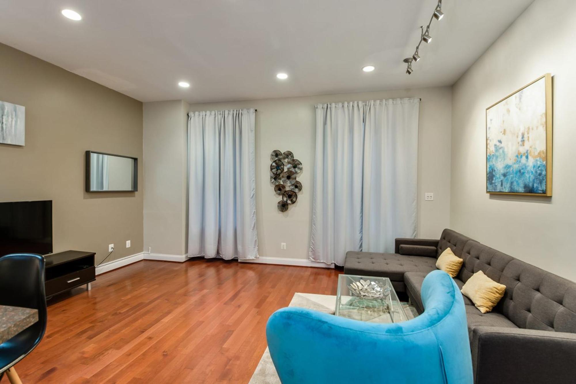 The Dreamers Loft - Stylish 1bd In Center City